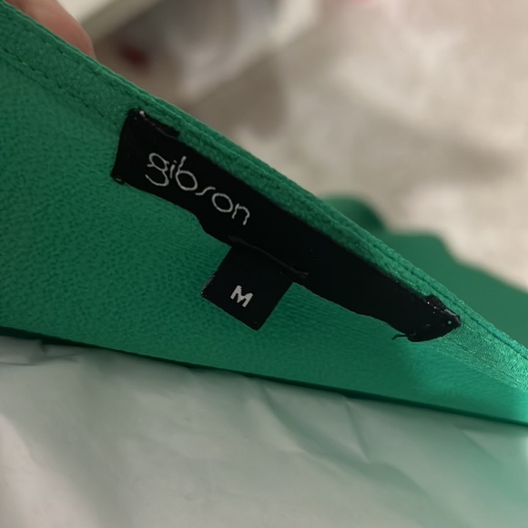 Green Gibson cap sleeve blouse with faux tie size medium - Picture 3 of 3